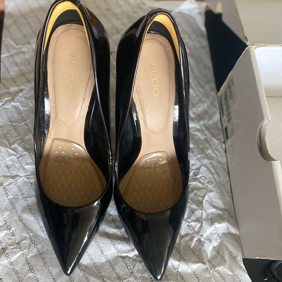 Aldo Stessy, a high stiletto and sleek silhouette. - Picture 3 of 4